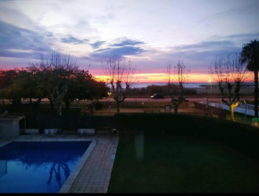 Primera línea de mar y piscina a 20 minutos de Barcelona